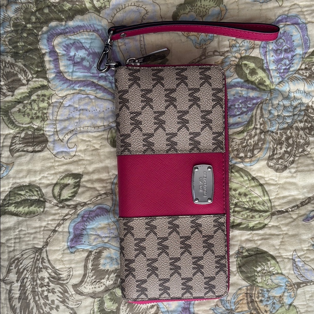 Michael Kors Pink Cream Key Card Holder with Modern Design